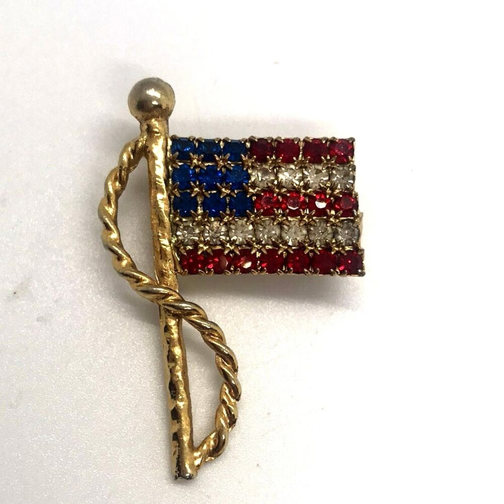 Vintage 1970’s Gold Tone USA American Flag Brooch Pin Red White Blue Rhinestones